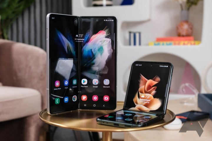 Das Samsung Galaxy Z Flip3 ist auf den ersten Blick ein kompaktes Handy, das in jede Hosen- und Handtasche passt. - Ab sofort bei yourfone: Die neuen Klapphandys von Samsung - Galaxy Z Flip3 und Galaxy Z Fold3 ab 0 EUR Einmalzahlung Das Samsung Galaxy Z Flip3 ist auf den ersten Blick ein kompaktes Handy, das in jede Hosen- und Handtasche passt. - Ab sofort bei yourfone: Die neuen Klapphandys von Samsung - Galaxy Z Flip3 und Galaxy Z Fold3 ab 0 EUR Einmalzahlung