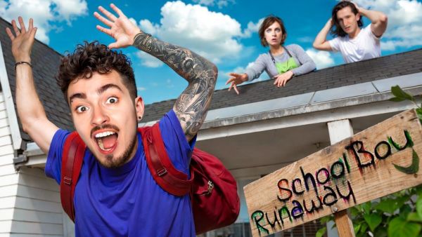 СБЕЖАЛ ЧЕРЕЗ КРЫШУ ОТ ЗЛЫХ РОДИТЕЛЕЙ В SCHOOLBOY RUNAWAY В