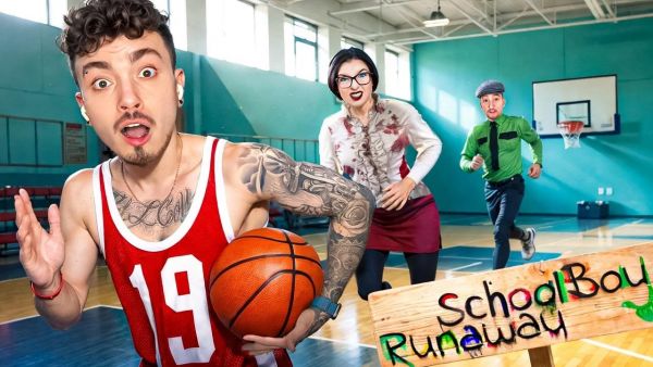 СБЕГАЮ ЧЕРЕЗ СПОРТЗАЛ ОТ ЗЛЫХ РОДИТЕЛЕЙ В SCH