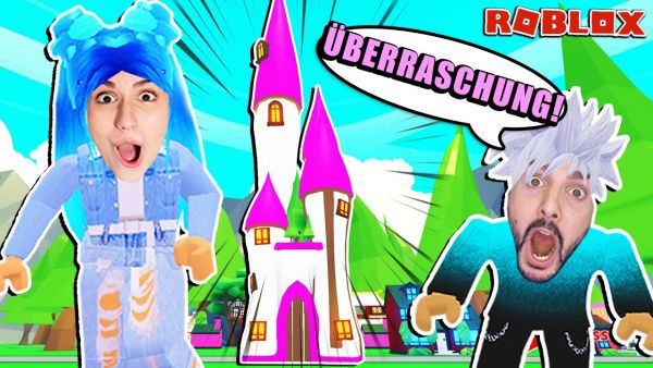 BABY KAAN KAUFT MAMA DANIA XXL-SCHLOSS! Seine Entschuldigung, weil er abgehauen ist [Roblox deutsch]