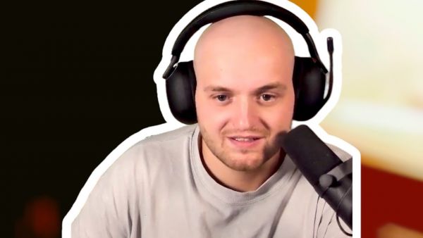 ER TRÄGT NIE UNTERHOSEN!